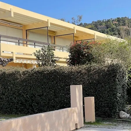 Apartment Studio Climatise Avec Grande Terrasse Pres De La Mer - Fr-1-677-51 Le Lavandou