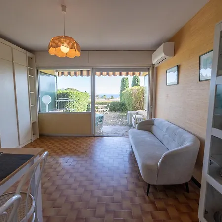 Studio Climatise Avec Grande Terrasse Pres De La Mer - Fr-1-677-51 Apartment