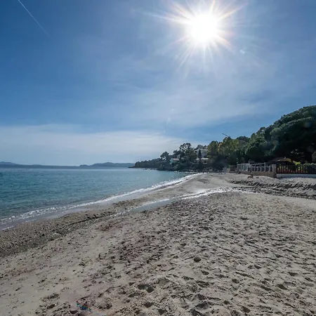 Studio Climatise Avec Grande Terrasse Pres De La Mer - Fr-1-677-51