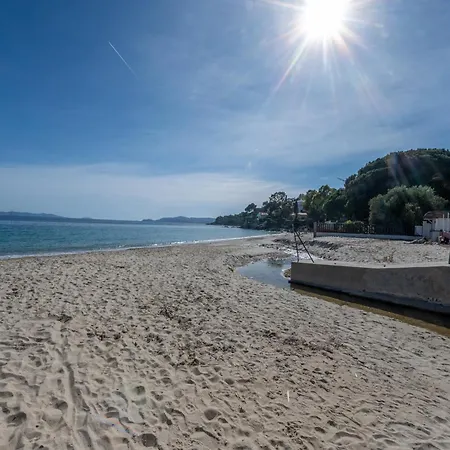 Studio Climatise Avec Grande Terrasse Pres De La Mer - Fr-1-677-51 *