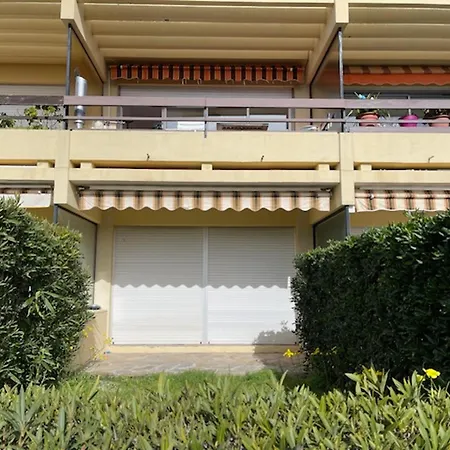 Studio Climatise Avec Grande Terrasse Pres De La Mer - Fr-1-677-51 Apartment