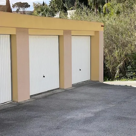 Studio Climatise Avec Grande Terrasse Pres De La Mer - Fr-1-677-51 Apartment