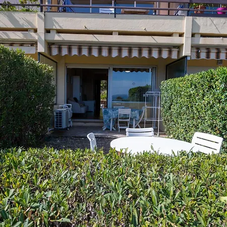 Studio Climatise Avec Grande Terrasse Pres De La Mer - Fr-1-677-51 *