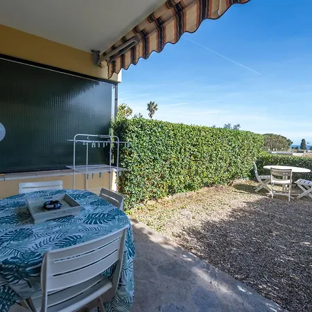 Studio Climatise Avec Grande Terrasse Pres De La Mer - Fr-1-677-51 Apartment *